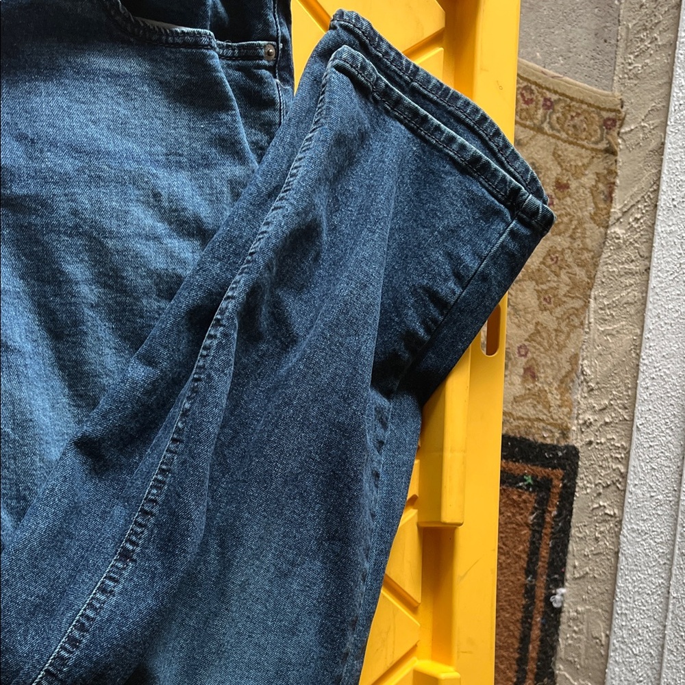 Levi Strauss Men's Classic Blue Relaxed Jeans size 42-30